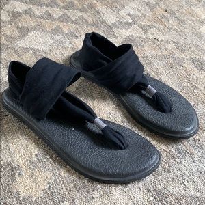 Sanuk black yoga mat sandals, sz 8.5